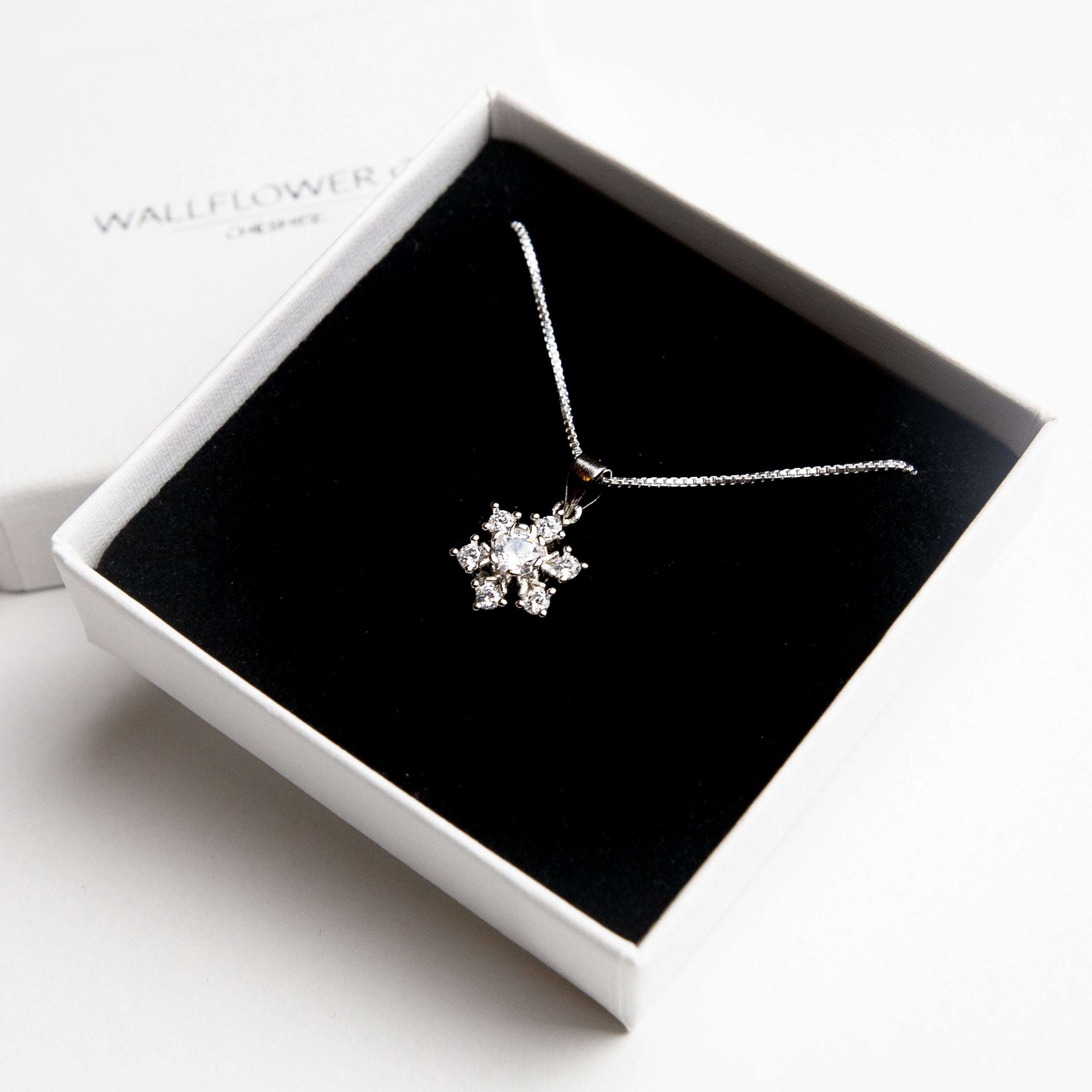 Glitzy Snowflake Necklace - Sterling silver